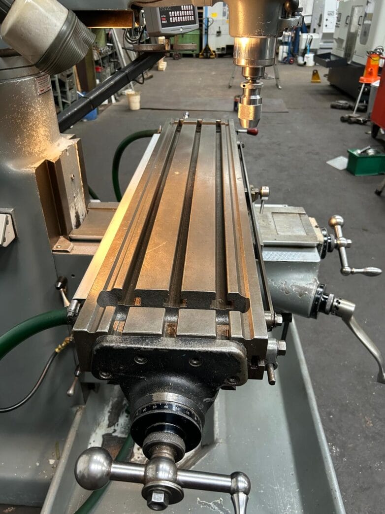 Bridgeport milling machine worktable with handwheels